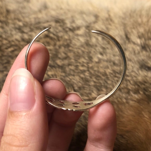 Startling silver Native American CHILD’S sandcasted bracelet - Picture 3 of 3